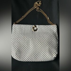 EUC Vintage Whitey and Davis White Mesh Hinged Handbag Gold Chain Shoulder Strap
